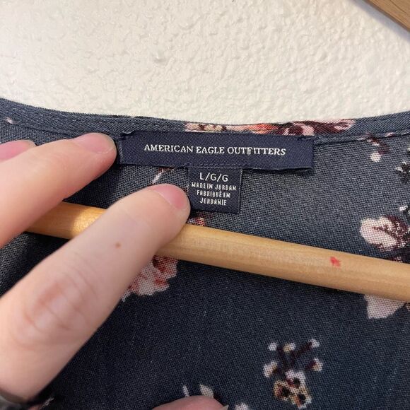 American Eagle Floral V-Neck Tie-Front Long Sleeve Blouse Size Large - Picture 3 of 10